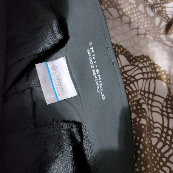 Womens Columbia Shorts - Picture 3 of 3